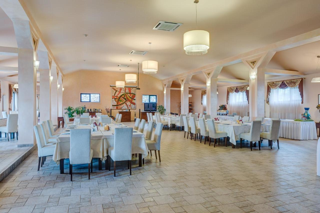 Club Insieme Grand Resort Potlogi Eksteriør bilde